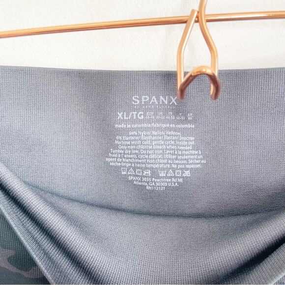 SPANX Look at Me Now Leggings in Black Camo NWT XL - Picture 6 of 8
